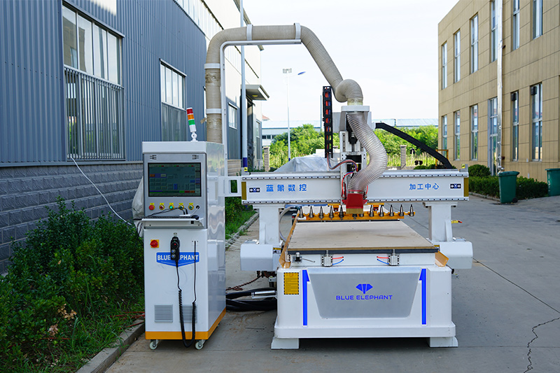 雙工位直排換刀加工中心2 雙工位直排換刀加工中心2