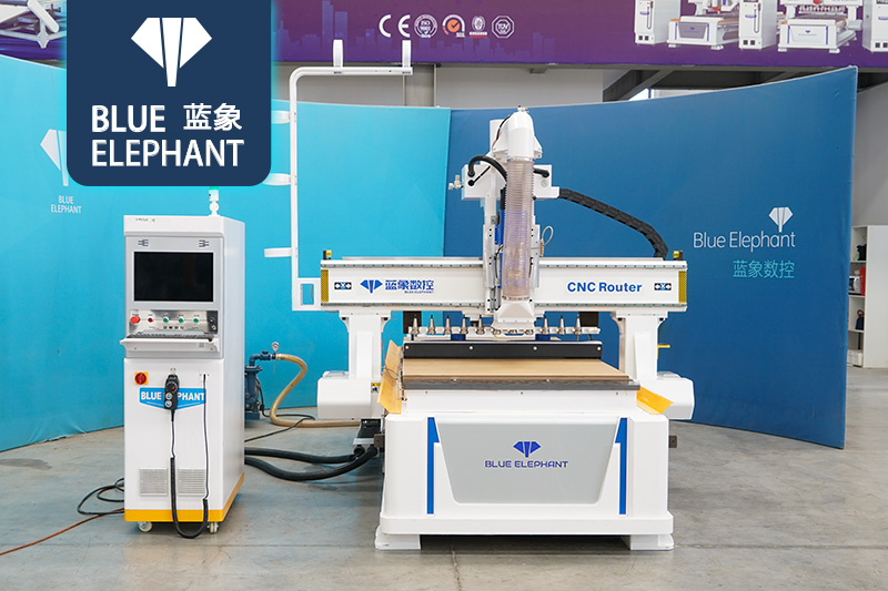 直排換刀加工中心 直排換刀加工中心