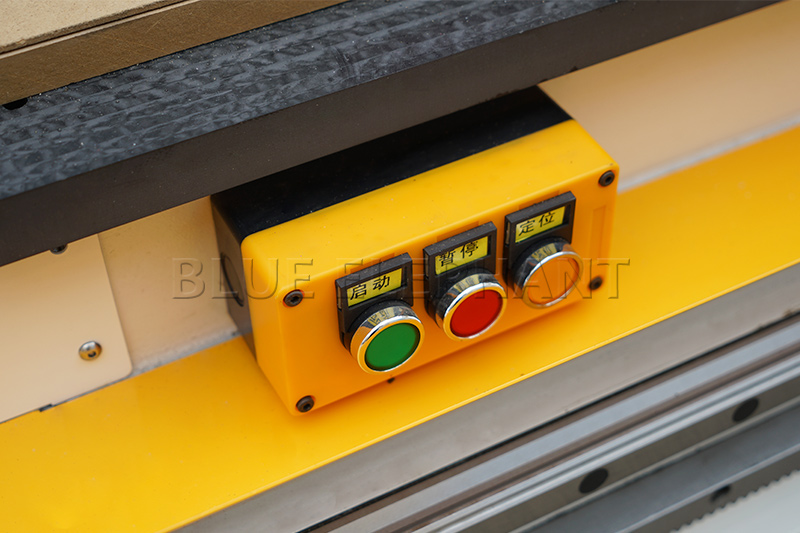 無(wú)孔工藝帶排鉆包開(kāi)料機(jī)